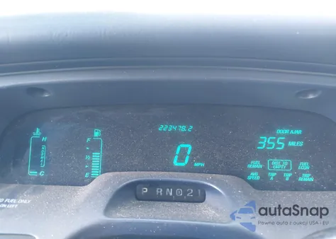 1996 Lincoln Town Car Executive z USA, uszkodzony, nr VIN 1LNLM81W8TY648514